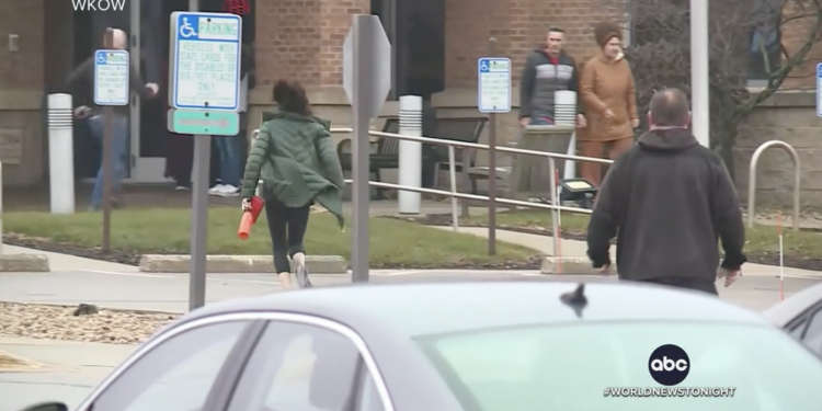 위스콘신 주 학교 총기난사 … “3명 사망, 7명 부상”